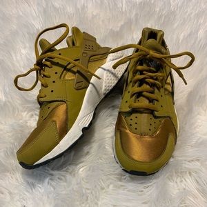 Nike Huaraches Bronzine